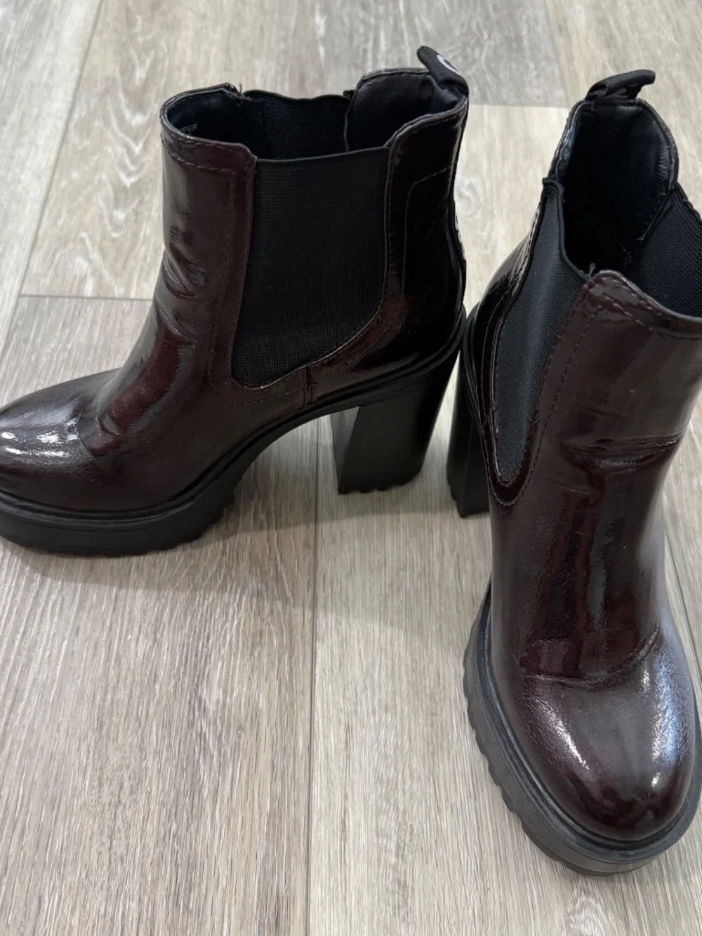 Share Women's Shoes Los Angeles GBG size 6 1/2 Good Condition Burgundy